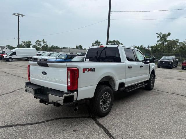 Photo of 2025 Oxford White Ford F-250