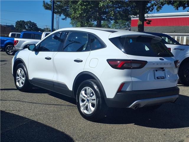 Photo of 2023 Oxford White Yz Ford Escape