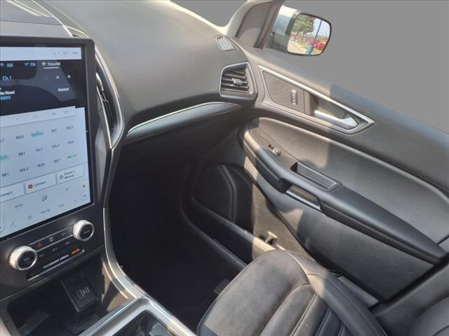 Photo of 2022 Iconic Silver Ford Edge