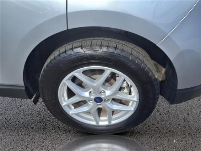 Photo of 2022 Iconic Silver Ford Edge