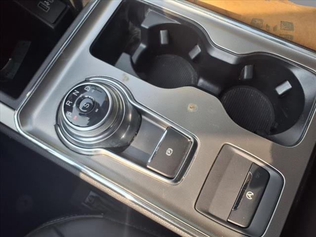 Photo of 2022 Iconic Silver Ford Edge