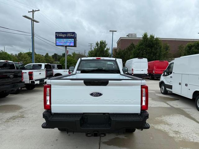 Photo of 2025 Oxford White Ford F-250