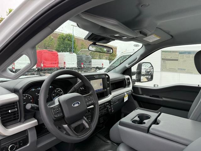 Photo of 2025 Oxford White Ford F-250