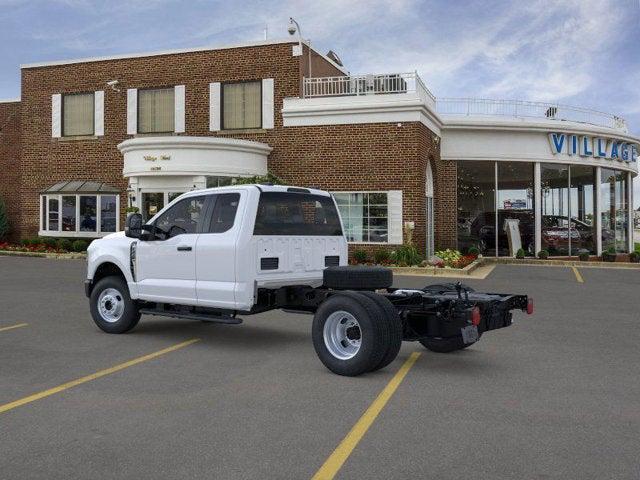 Photo of 2025 Oxford White Ford F-350