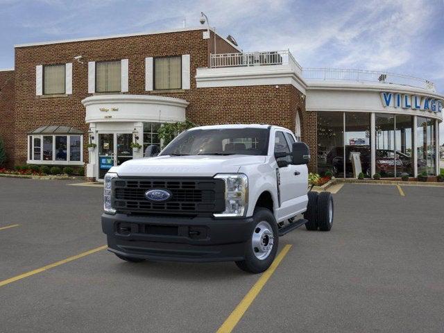 Photo of 2025 Oxford White Ford F-350