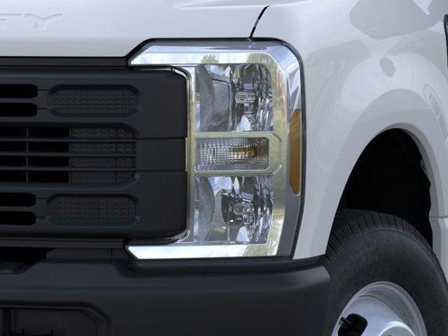 Photo of 2025 Oxford White Ford F-350