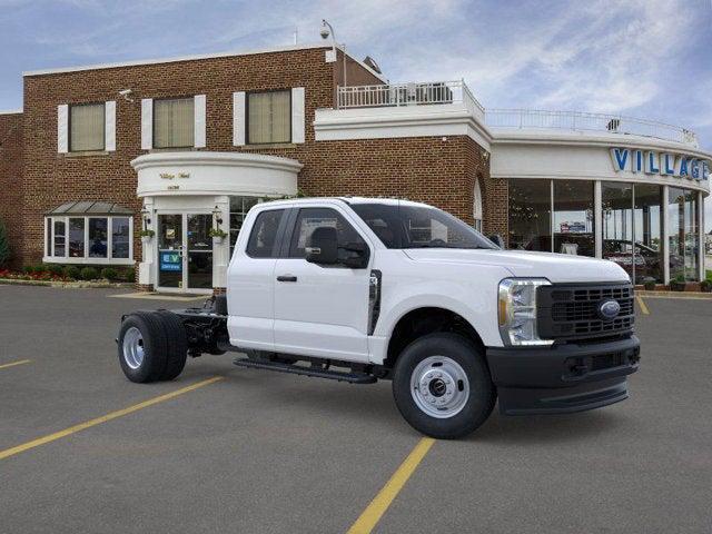 Photo of 2025 Oxford White Ford F-350
