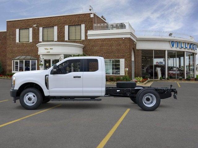 Photo of 2025 Oxford White Ford F-350