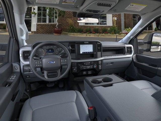Photo of 2025 Oxford White Ford F-350