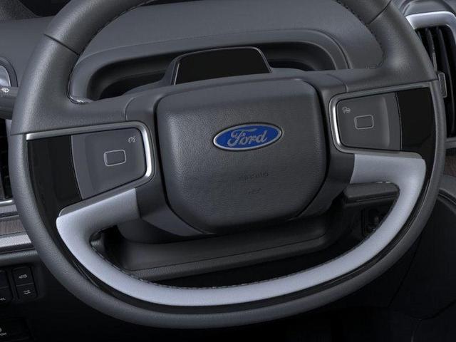Photo of 2025 Star White Metallic Tri-Coat Ford Expedition