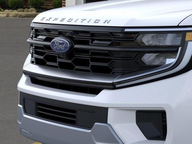 Photo of 2025 Star White Metallic Tri-Coat Ford Expedition
