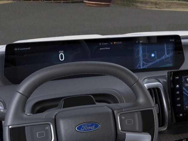 Photo of 2025 Star White Metallic Tri-Coat Ford Expedition