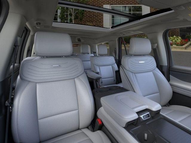 Photo of 2025 Star White Metallic Tri-Coat Ford Expedition