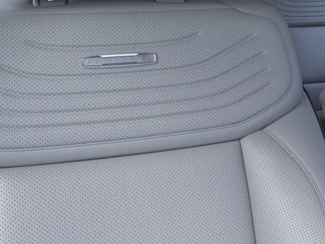 Photo of 2025 Star White Metallic Tri-Coat Ford Expedition