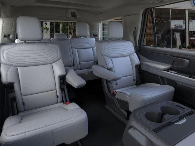 Photo of 2025 Star White Metallic Tri-Coat Ford Expedition