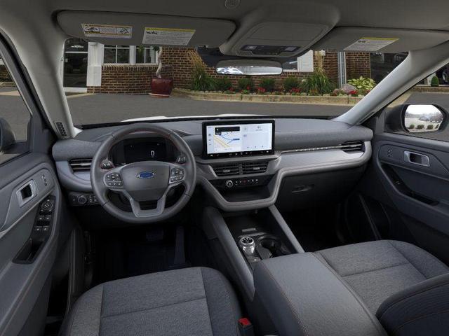 Photo of 2025 Star White Metallic Tri-Coat Ford Explorer