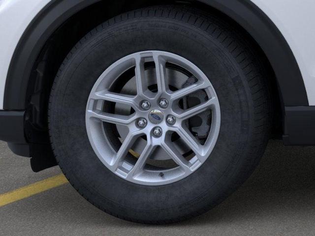 Photo of 2025 Star White Metallic Tri-Coat Ford Explorer
