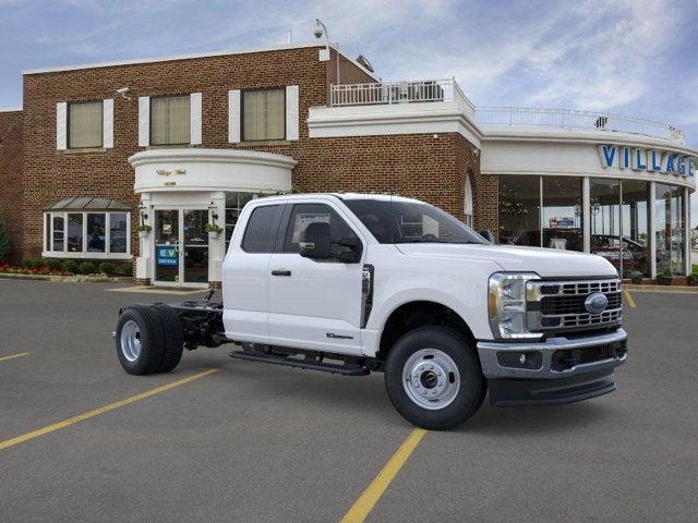 Photo of 2025 Oxford White Ford F-350