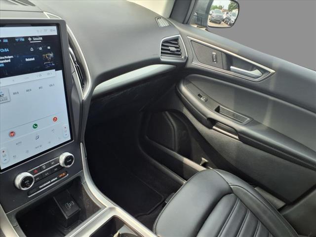 Photo of 2023 Carbonized Gray Metallic Ford Edge
