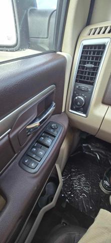 Photo of 2017 Bright White Clearcoat RAM 1500