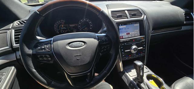 Photo of 2018 White Platinum Metallic Tri-Coat Ford Explorer