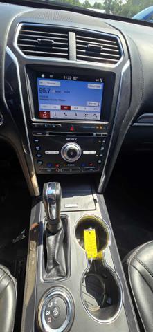 Photo of 2018 White Platinum Metallic Tri-Coat Ford Explorer