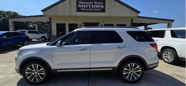 Photo of 2018 White Platinum Metallic Tri-Coat Ford Explorer