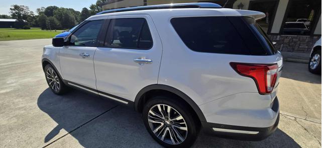 Photo of 2018 White Platinum Metallic Tri-Coat Ford Explorer