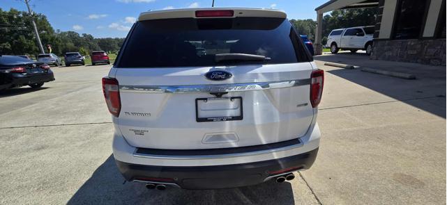 Photo of 2018 White Platinum Metallic Tri-Coat Ford Explorer