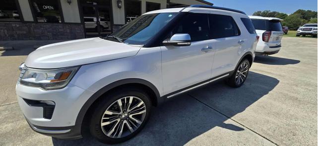 Photo of 2018 White Platinum Metallic Tri-Coat Ford Explorer