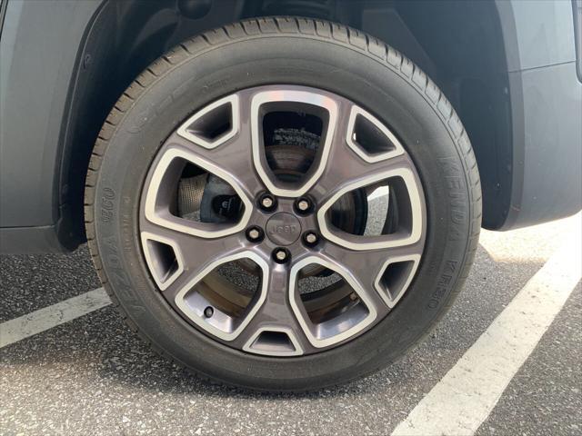 Photo of 2016 BLACK Jeep Renegade