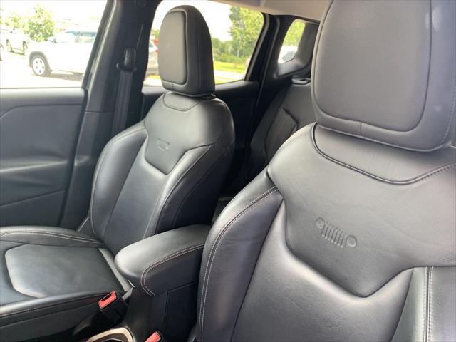 Photo of 2016 BLACK Jeep Renegade