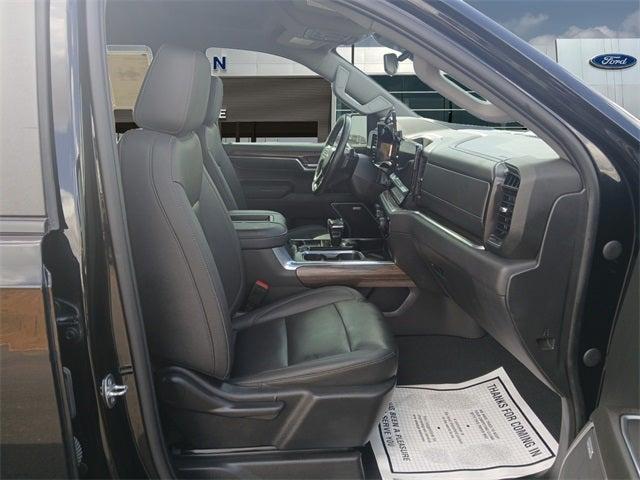 Photo of 2022 Black Chevrolet Silverado 1500