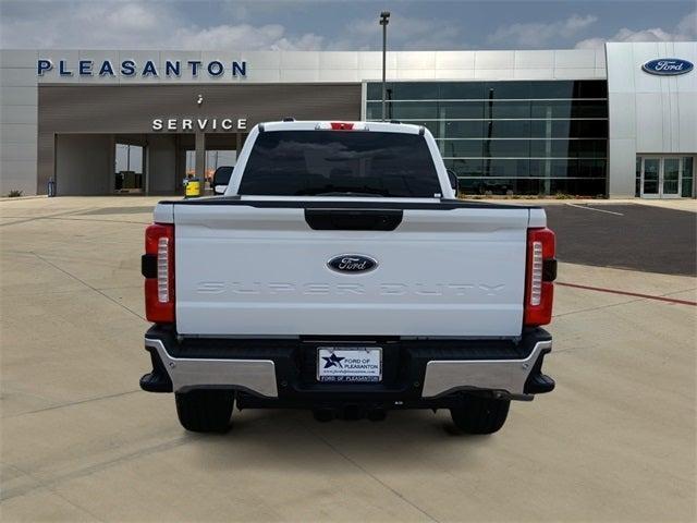 Photo of 2025 Oxford White Ford F-350