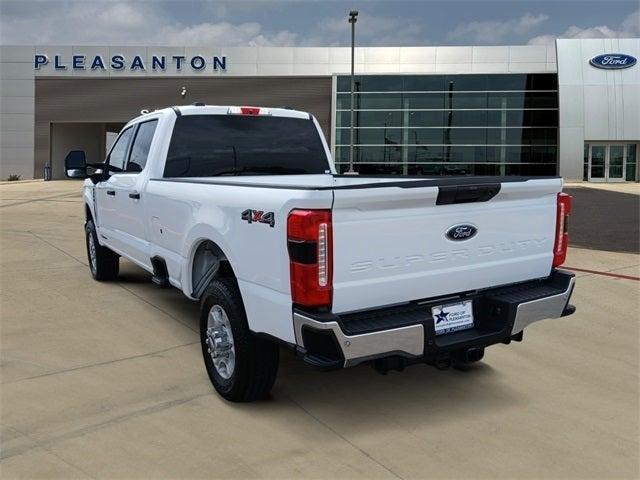 Photo of 2025 Oxford White Ford F-350