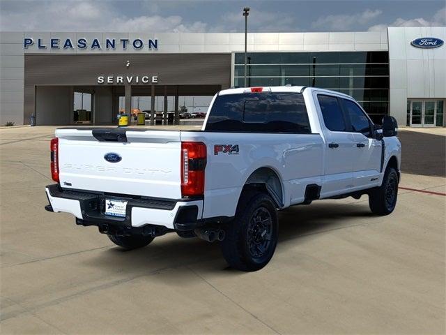 Photo of 2024 Oxford White Ford F-350