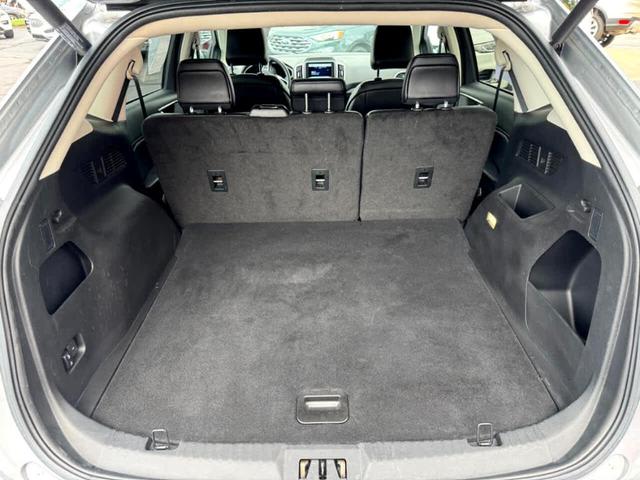Photo of 2022 Iconic Silver Ford Edge