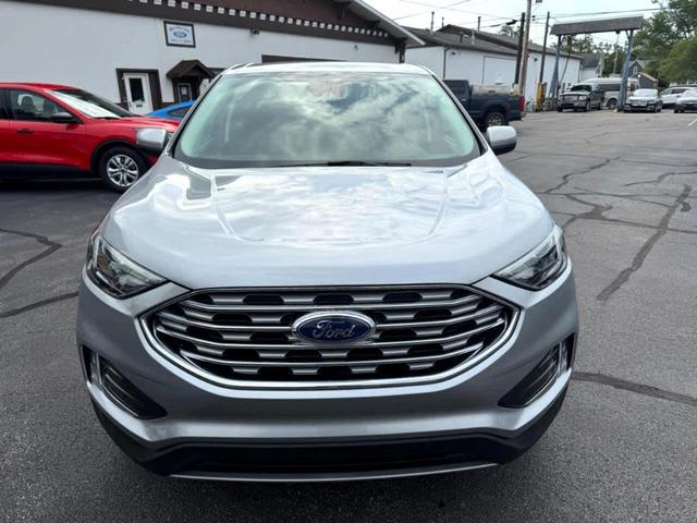 Photo of 2022 Iconic Silver Ford Edge