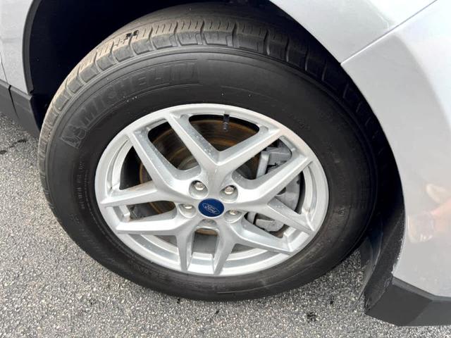 Photo of 2022 Iconic Silver Ford Edge