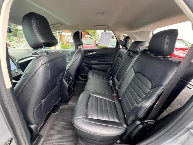 Photo of 2022 Iconic Silver Ford Edge