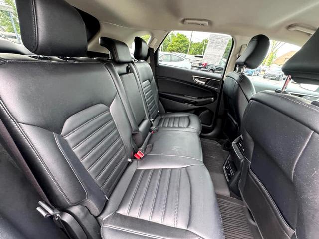 Photo of 2022 Iconic Silver Ford Edge