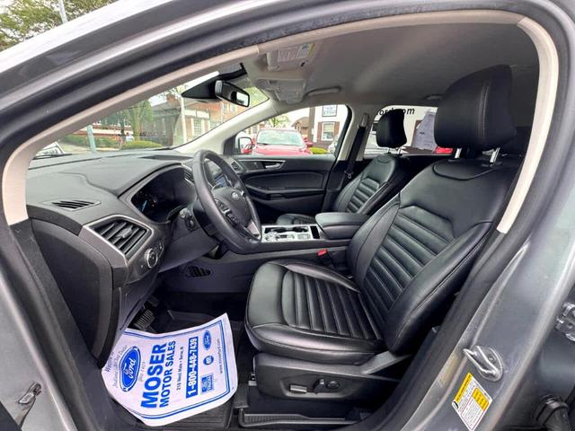 Photo of 2022 Iconic Silver Ford Edge