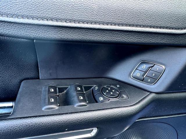 Photo of 2019 White Platinum Metallic Ford Expedition Max