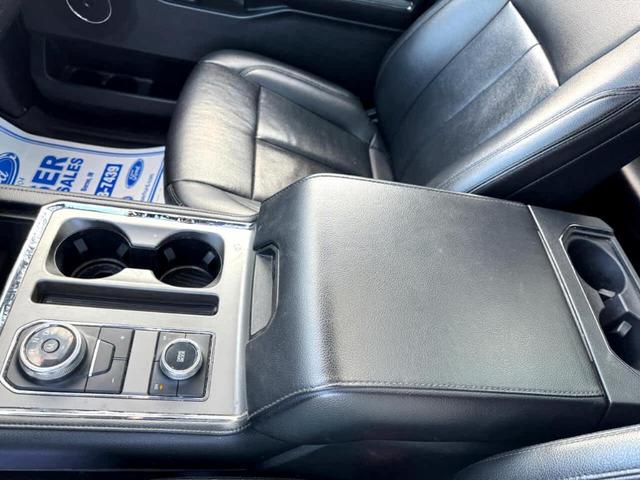 Photo of 2019 White Platinum Metallic Ford Expedition Max