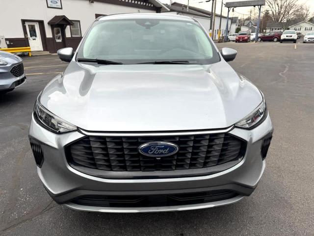 Photo of 2023 Iconic Silver Ford Escape