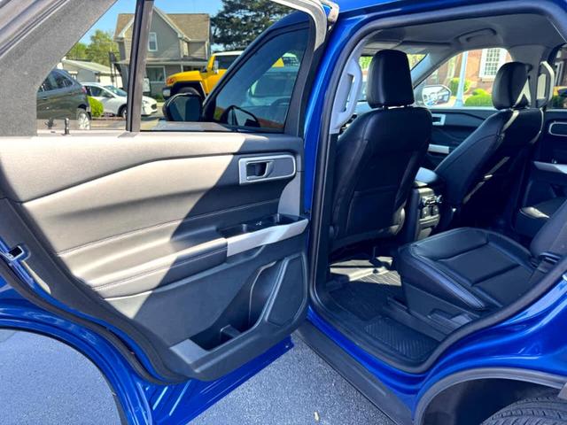 Photo of 2023 Atlas Blue Metallic Ford Explorer