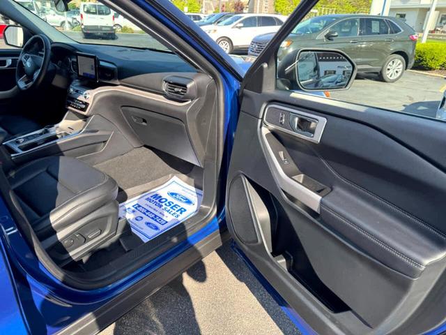 Photo of 2023 Atlas Blue Metallic Ford Explorer