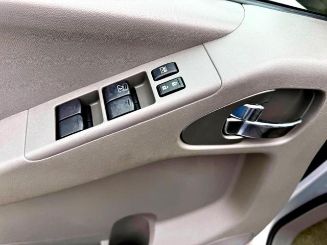 Photo of 2011 Radiant Silver Nissan Frontier
