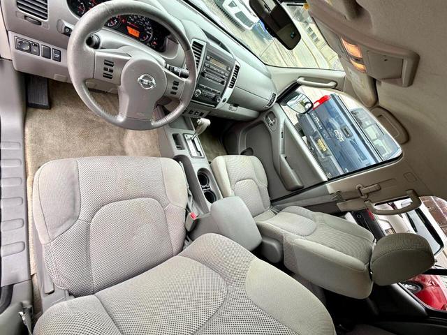 Photo of 2011 Radiant Silver Nissan Frontier