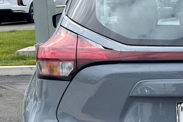 Photo of 2024 Boulder Gray Pearl Nissan Kicks
